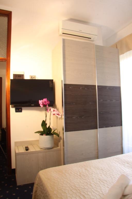 Hotel Tilly Cesenatico Buitenkant foto