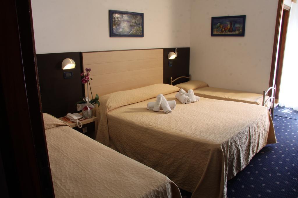 Hotel Tilly Cesenatico Buitenkant foto
