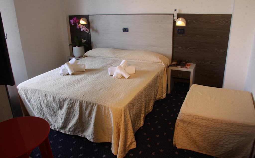 Hotel Tilly Cesenatico Buitenkant foto
