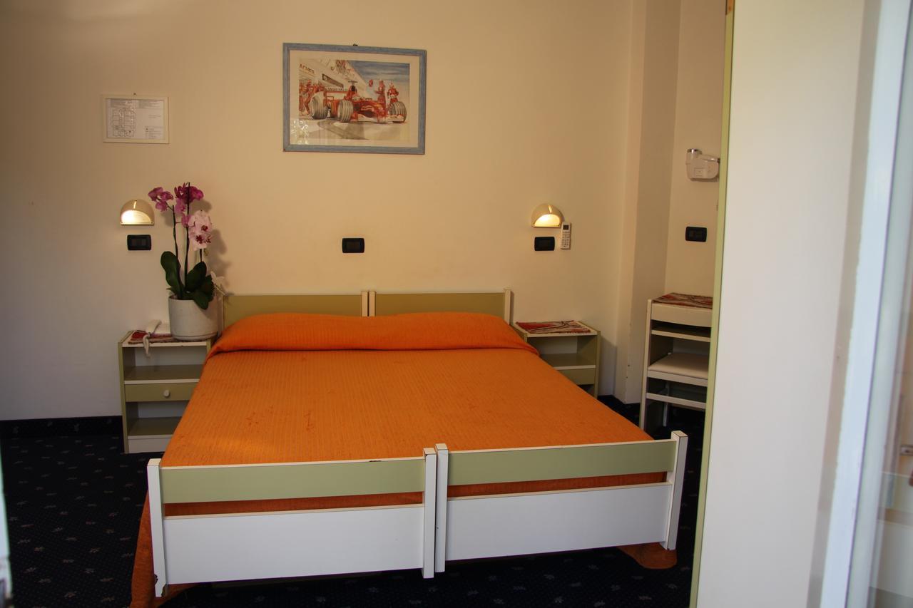 Hotel Tilly Cesenatico Buitenkant foto