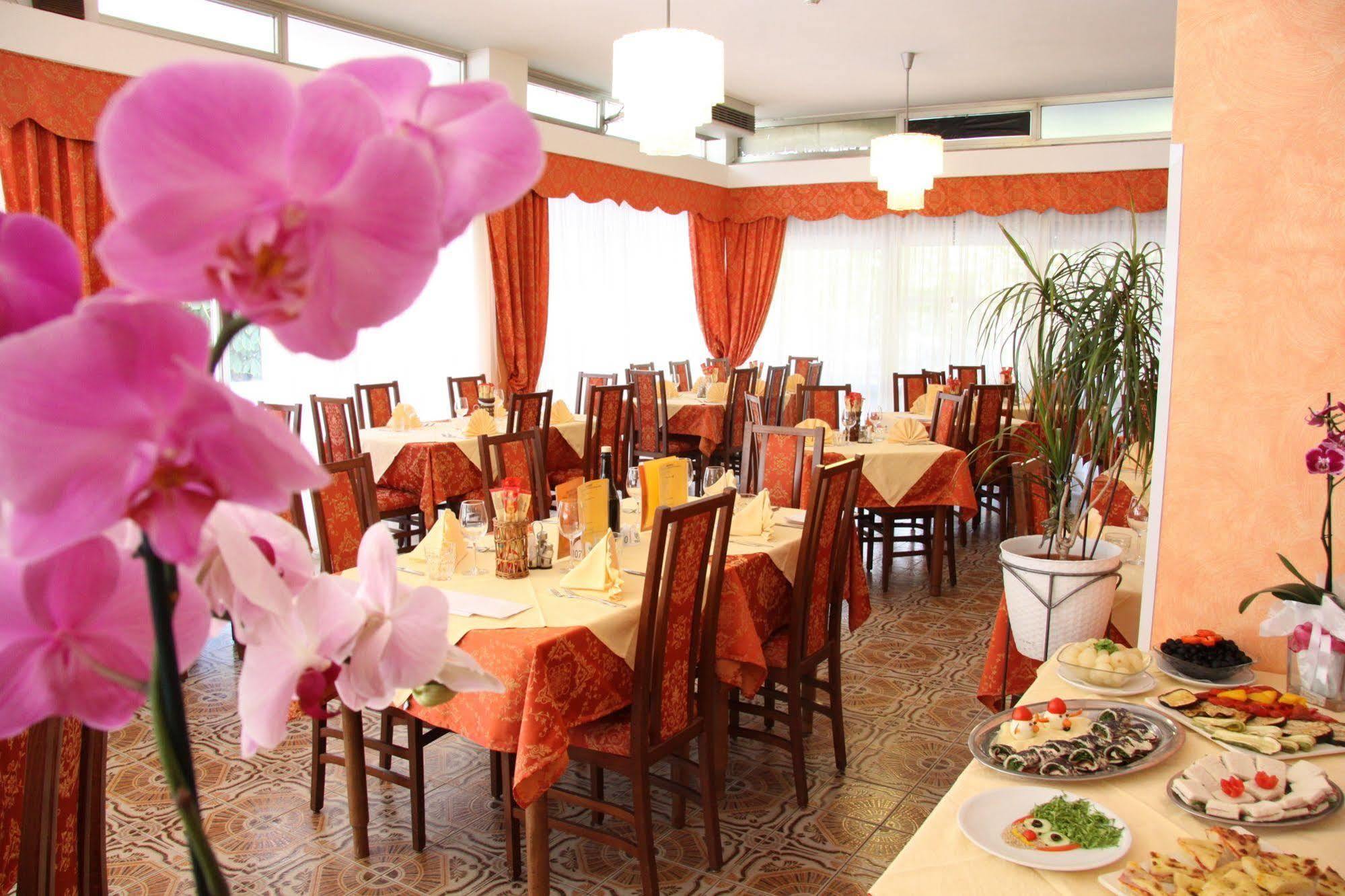 Hotel Tilly Cesenatico Buitenkant foto