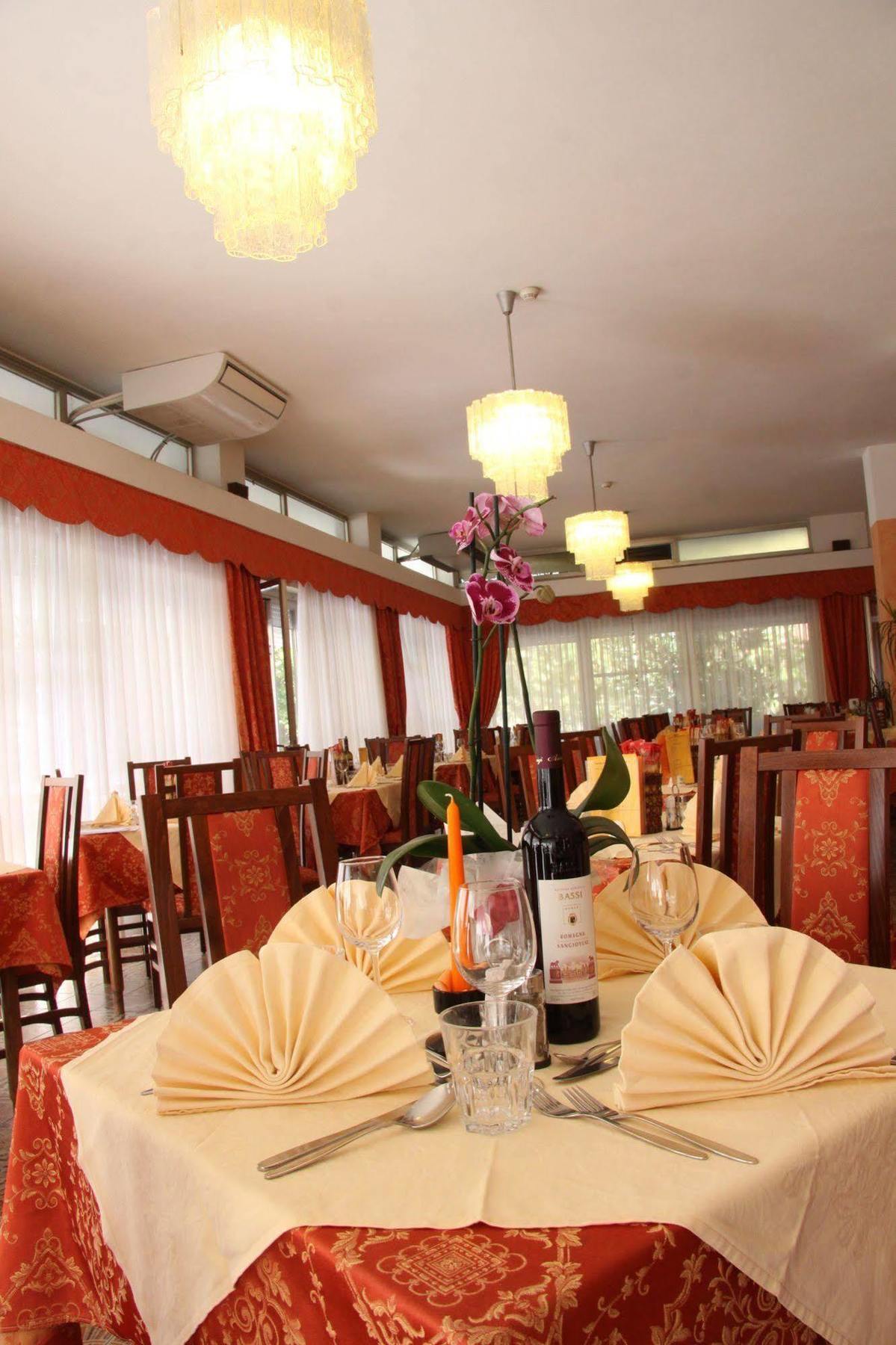 Hotel Tilly Cesenatico Buitenkant foto