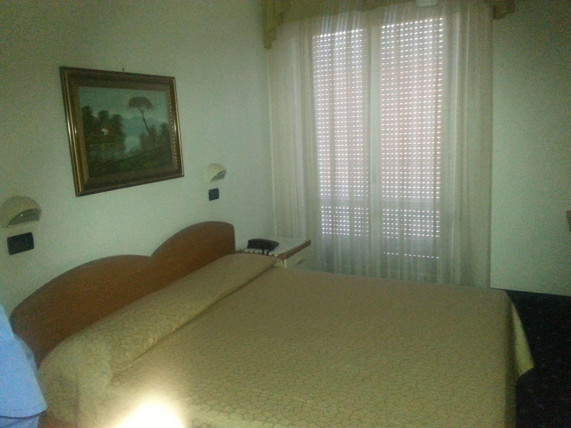 Hotel Tilly Cesenatico Buitenkant foto